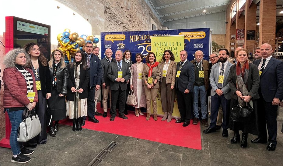 Rocío Blanco ha participado en la celebración del Día del Comercio en Andalucía en el Mercado de Triana, en Sevilla.