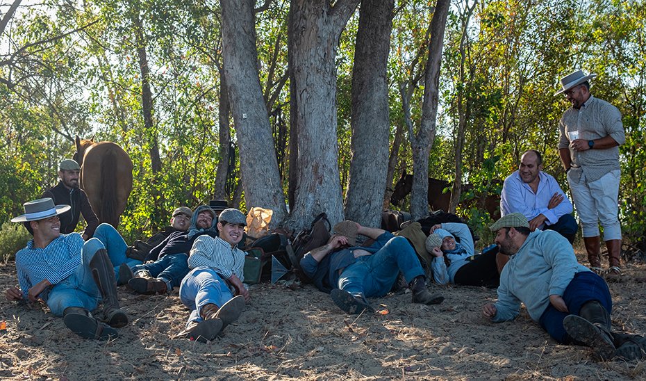 Yegüerizos descansando tras terminar la faena (Foto Antonio Delgado-Roig).