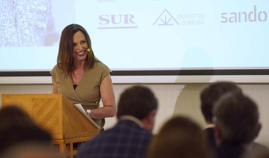 La consejera de Fomento, Articulación del Territorio y Vivienda, Rocío Díaz, durante su intervención en el encuentro organizado por el Diario Sur de Málaga.