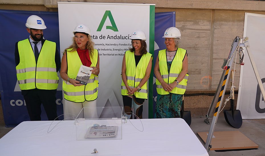 Carolina España preside el acto de colocación de la primera piedra del nuevo edificio administrativo de la Junta de Andalucía en Málaga.