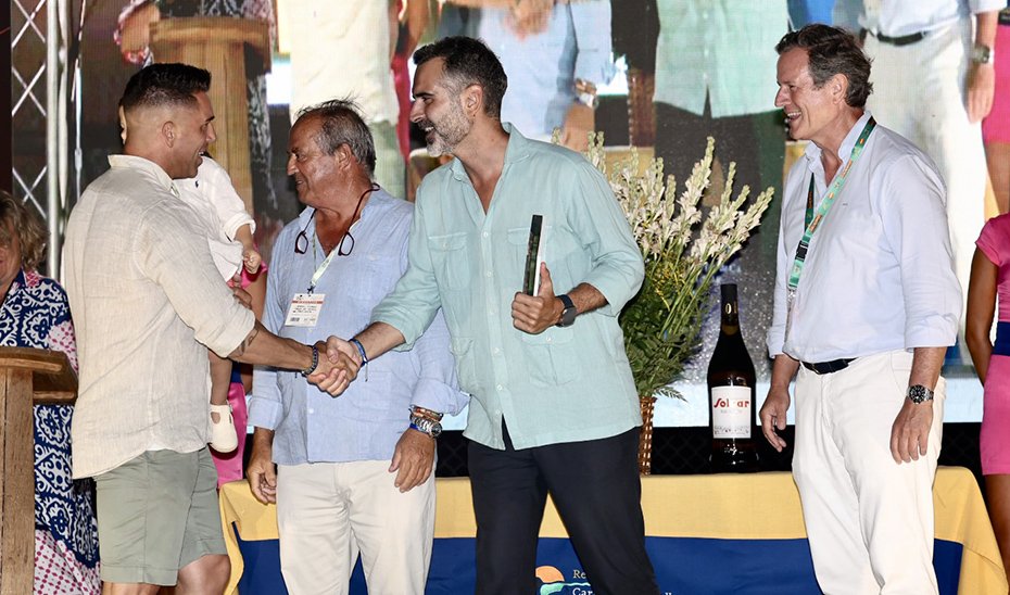 Fernández-Pacheco participa en la entrega de premios de las Carreras de Caballos de Sanlúcar de Barrameda.