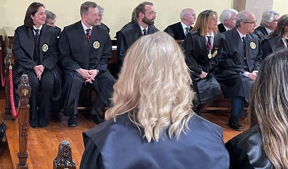 Abogados durante un acto.