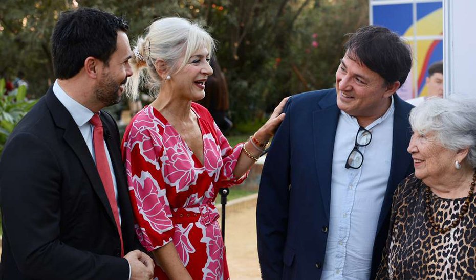 La consejera de Cultura, Patricia del Pozo, en el acto celebrado en la Feria del Libro de Sevilla para rendir homenaje a la poeta sevillana Julia Uceda.