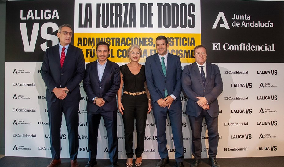 La consejera de cultura, Patricia del Pozo, junto a representantes del Betis, el Sevilla, La Liga y El Confidencial.