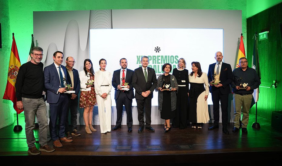 Foto de familia del acto de entrega de los XII Premios Andalucía de Comunicación Audiovisual Local.