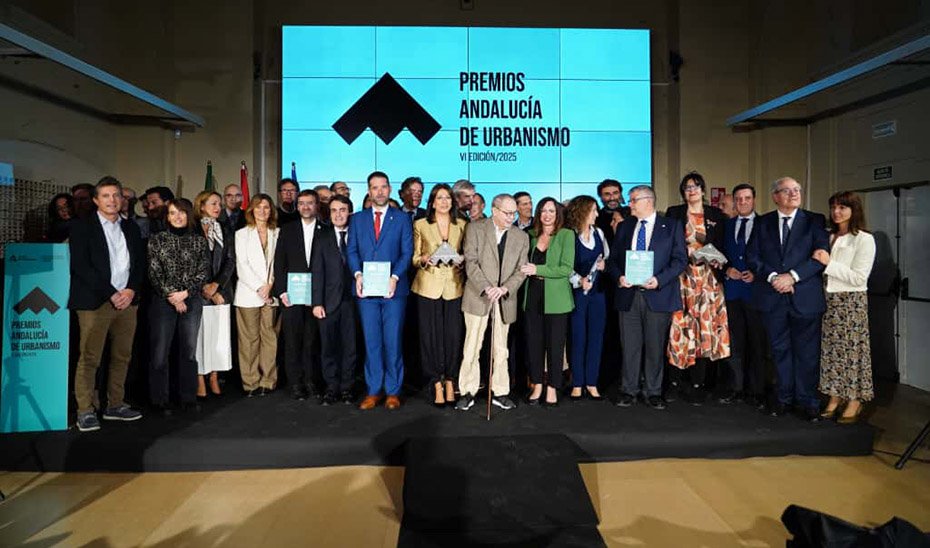 Foto de familia de la entrega de los VI Premios Andalucía de Urbanismo.